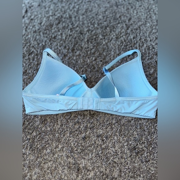 Victoria’s Secret T-Shirt Lightly Lined Wireless Light Blue Bra Size 36C - Picture 5 of 11
